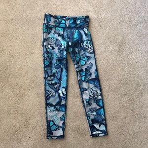 I’m selling these comfy pants.